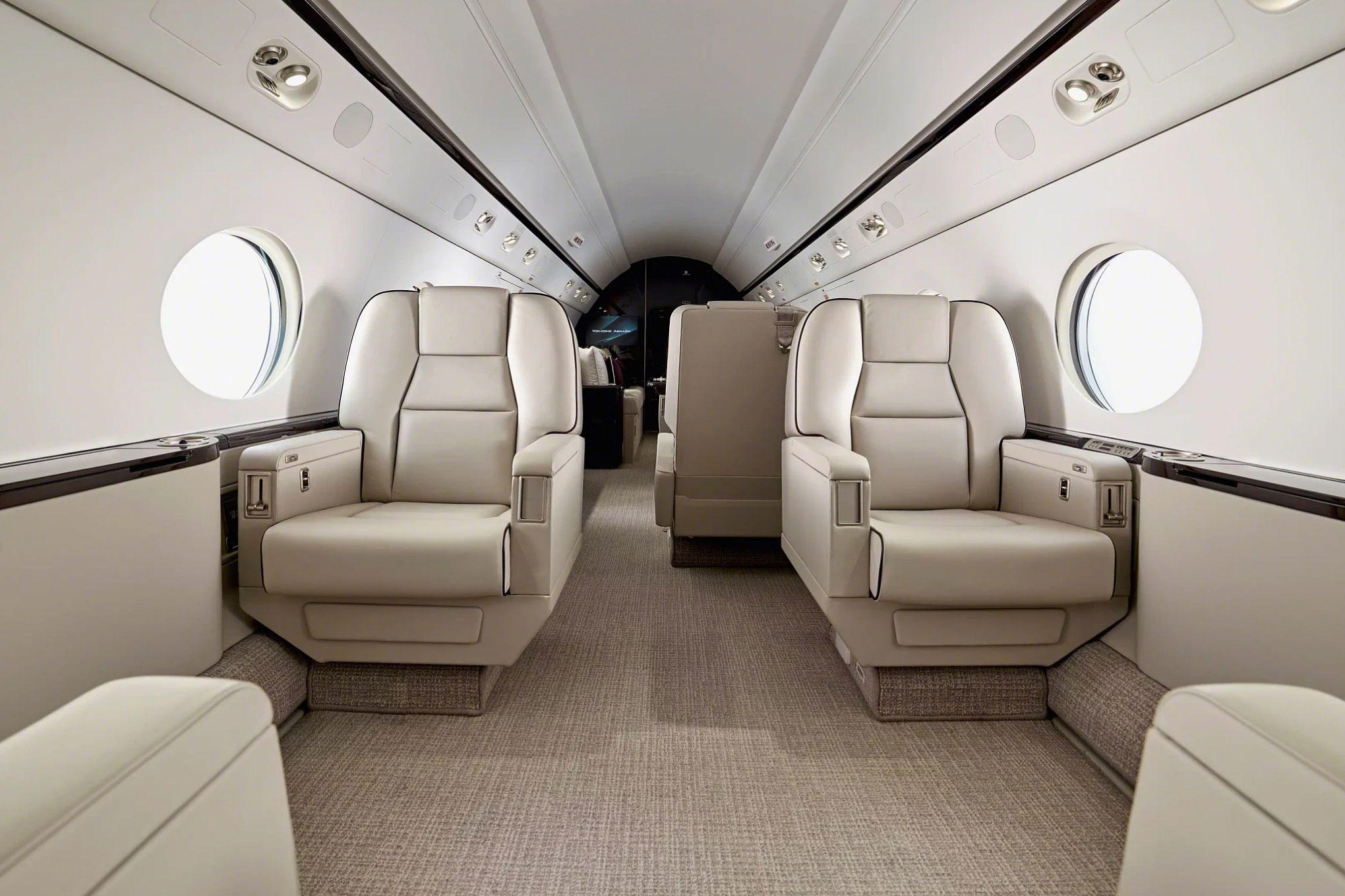 Gulfstream G550 — view 3