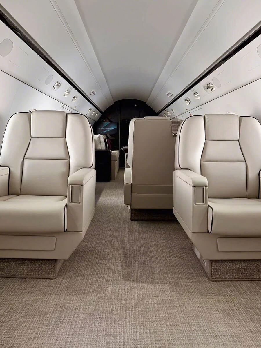 Gulfstream G550 — view 5